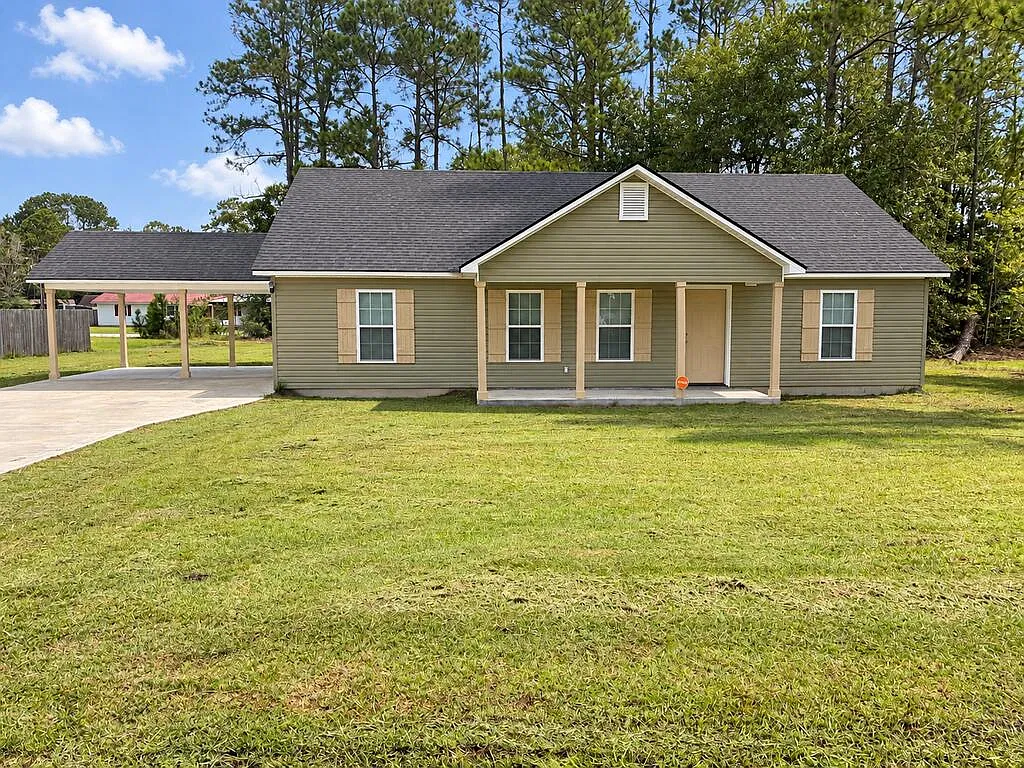 3 bed, 2.0 bath, 1426 sqft, $1,435 — Photo 2