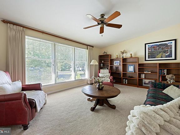 4th image of 23 Sandalwood Dr