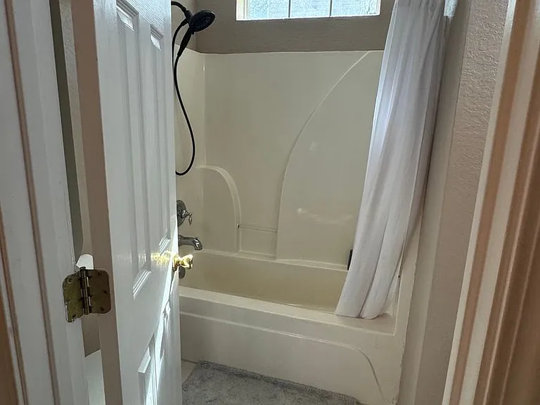 193 University Pkwy — Photo 12