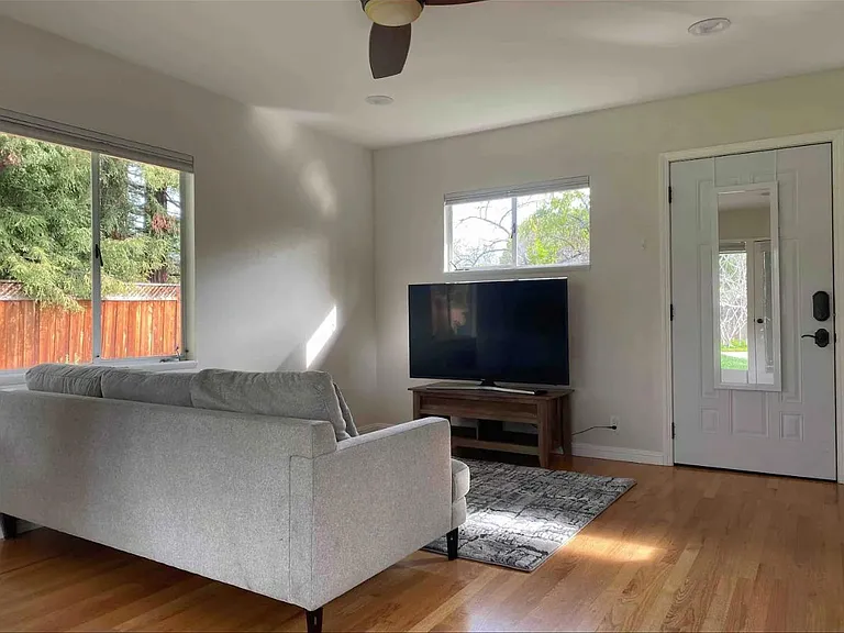 681 Cuesta Dr — Photo 6