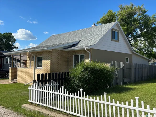 1517 3rd Street, Estevan, SK S4A 0S5