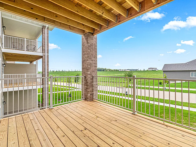 Spring Rose Cir — Photo 25