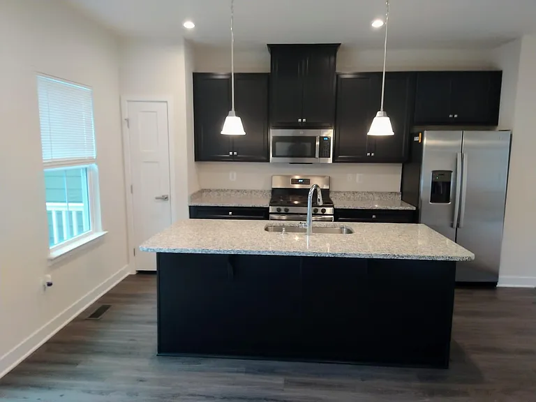 2031 Landon Ln — Photo 3