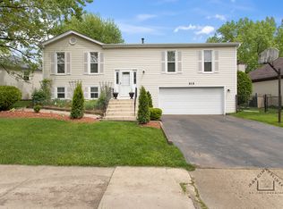 515 Dalton Ln, Roselle, IL 60172