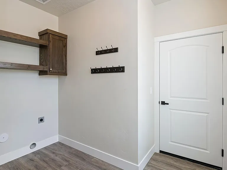 1724 W Iowa Ave — Photo 16