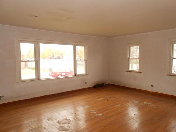 2nd image of 440 156th Pl