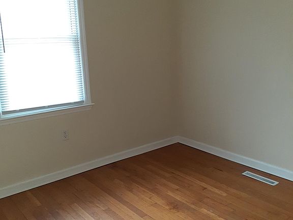 5th image of 1103 Massanutten Ave #A