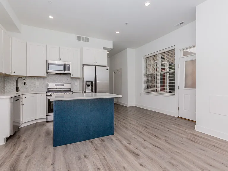 225 N Whitford Rd — Photo 2