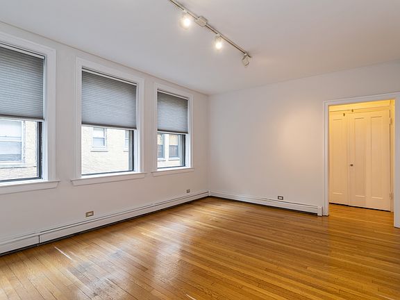 2nd image of 636 W Waveland Ave APT 3B