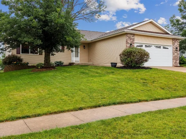 1205 Wolf Dr NW, Cedar Rapids, IA 52405