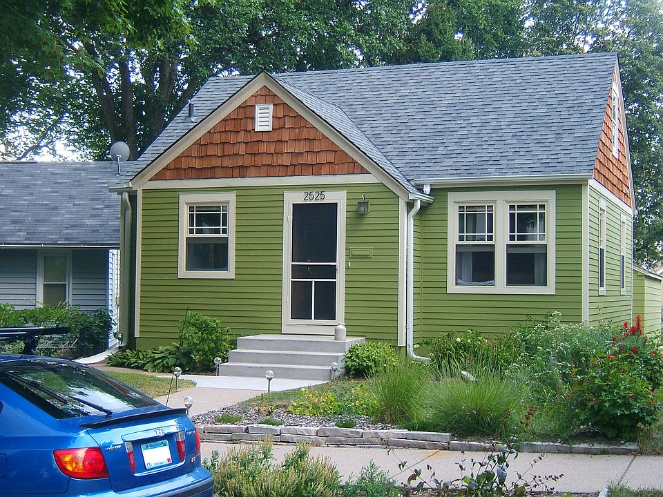 1st image of 2525 Garfield St NE