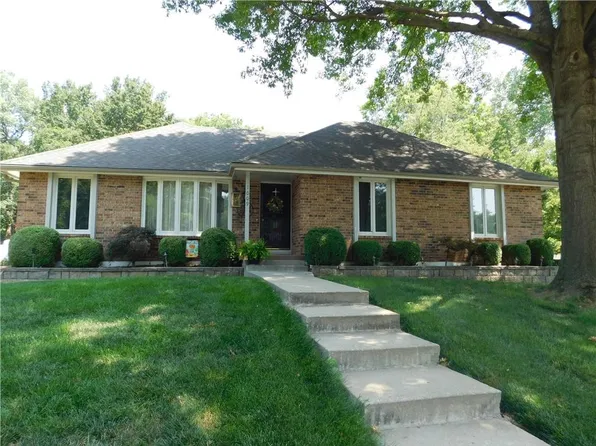 1009 E Gay St, Warrensburg, MO 64093