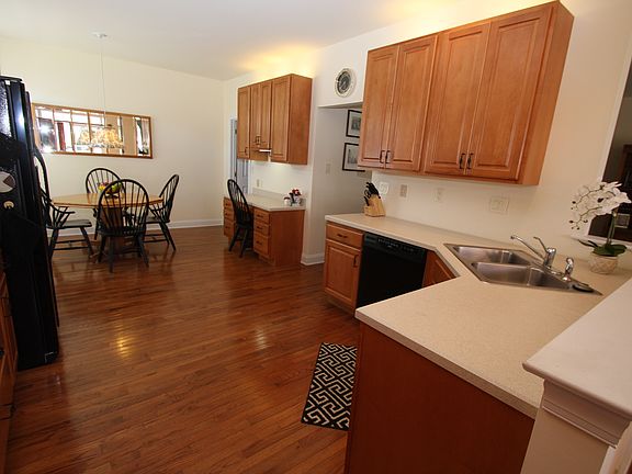 5th image of 1010 Belmont Ln