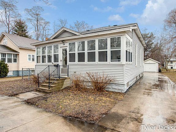 2nd image of 290 E 13th St