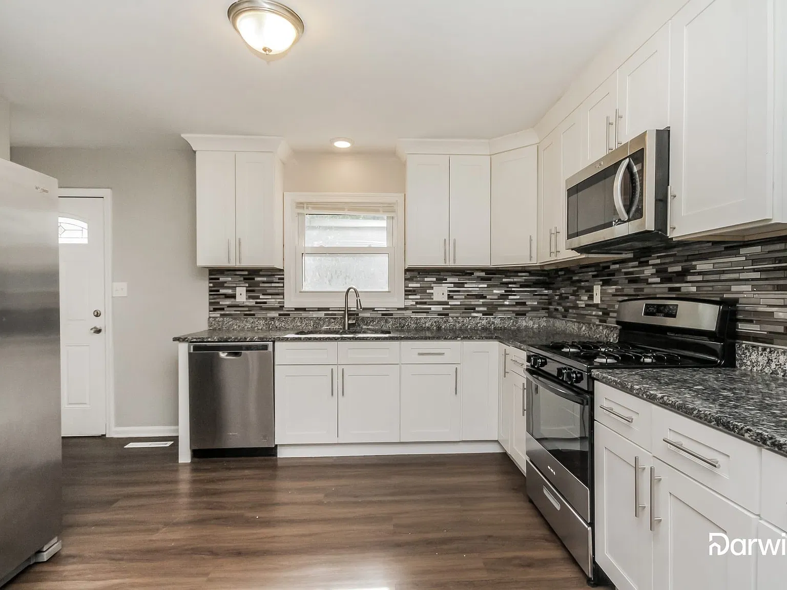 3 bed, 2.0 bath, 1025 sqft, $2,450 — Photo 4