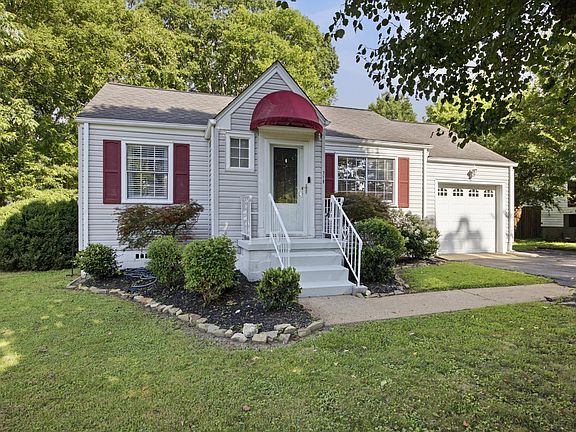 2nd image of 718 Pyron Ln