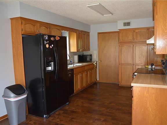 5th image of 2319 NW Leann Dr