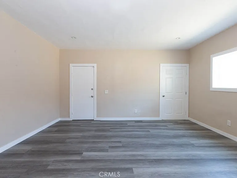 1059 1/2 Buelah Ave — Photo 2