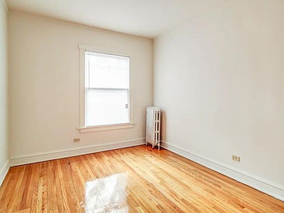 3rd image of 1726 W North Shore Ave APT 2B