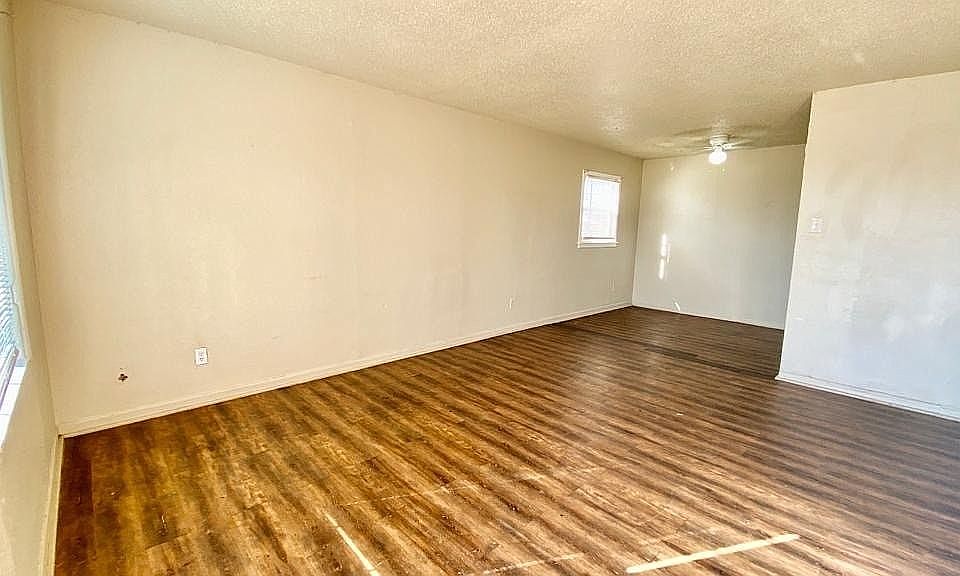 2415 E 10th St, Lubbock, TX 79403 | Zillow