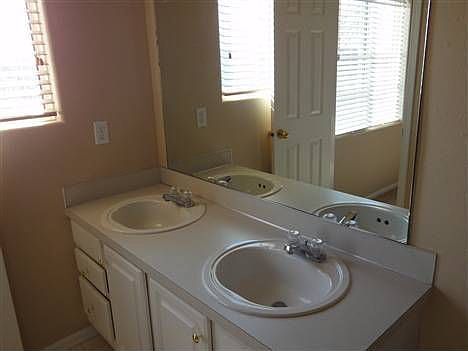 3rd image of 1407 Durham Dr