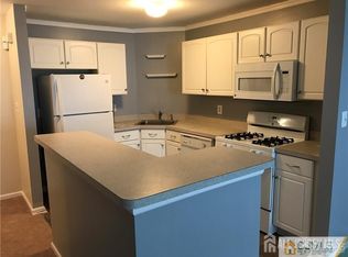 21 Inverness Dr, Edison, NJ 08820