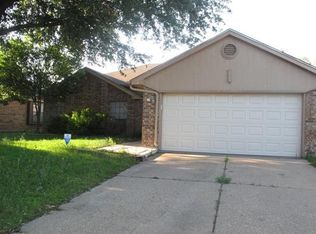 830 Larue Dr, Cedar Hill, TX 75104