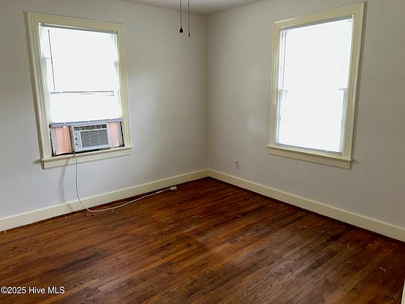 5th image of 2608 Jackson Dr