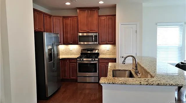 2504 Alyssa Ln — Photo 4