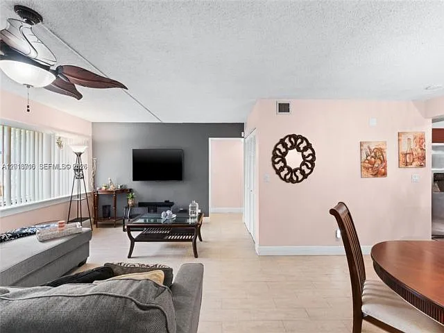 64 Wimbledon Lake Dr — Photo 2