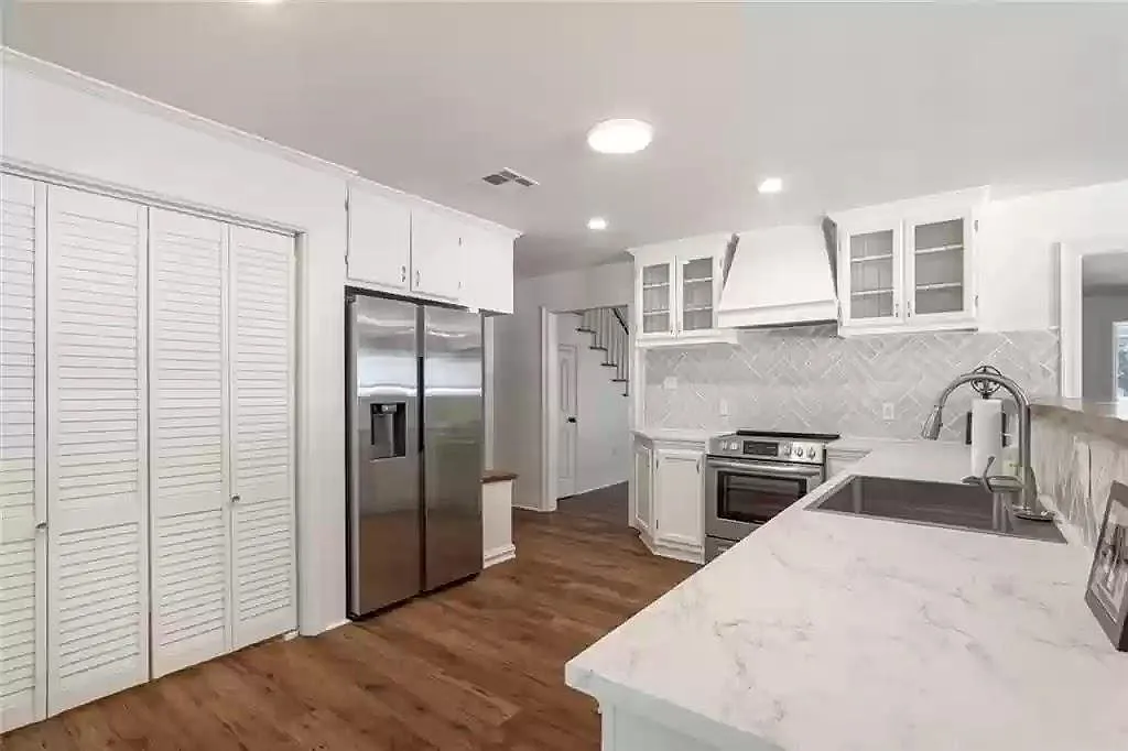 3 bed, 2200 sqft, $2,200 — Photo 3
