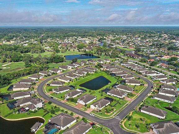 3rd image of 35 Country Club Harbor Cir