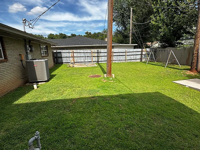 5108 NW 19th Ter — Photo 11
