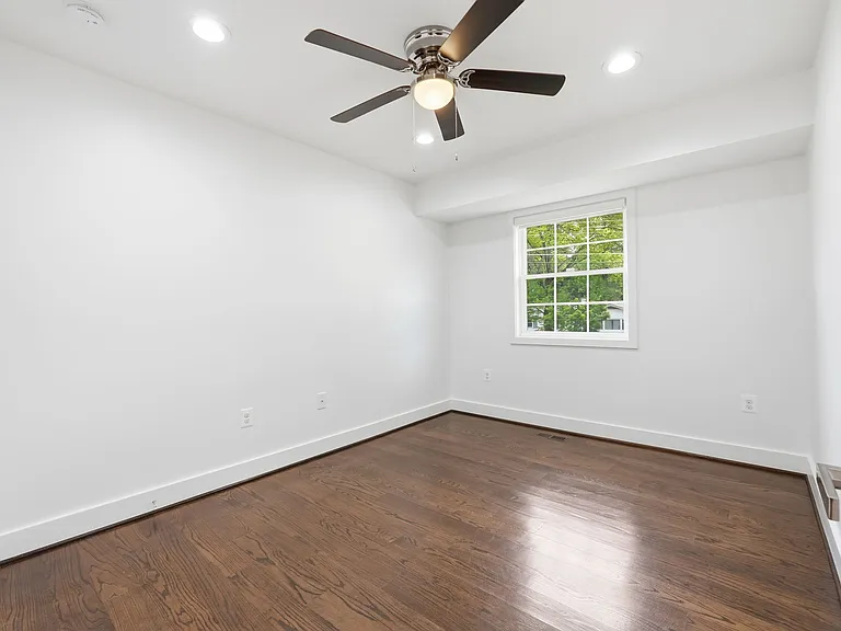 7504 Dolce Dr — Photo 18