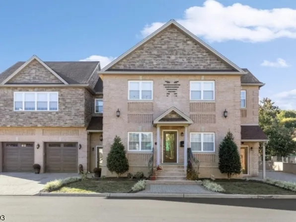 7 Bailey Ave #1, Bloomingdale, NJ 07403