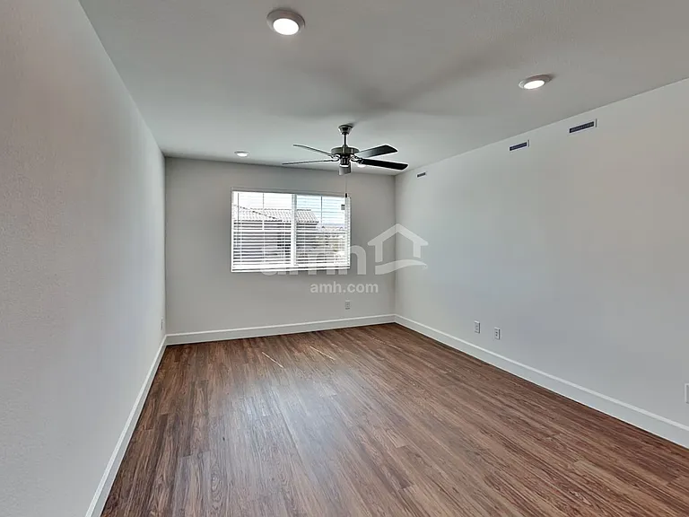 10122 Cathedral Spires Ave — Photo 7