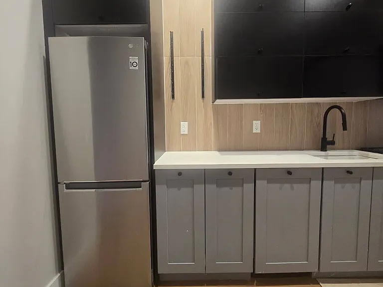 172 New York Ave #1R — Photo 3