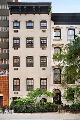 Sold by Compass | media 22