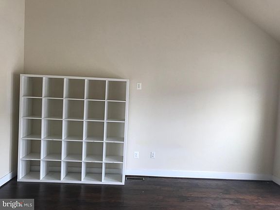 3rd image of 217 Goodall St Unit 5