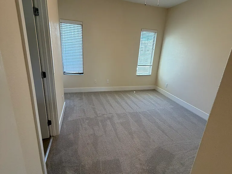 2609 R St — Photo 7