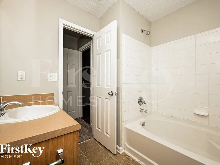 2355 Brianna Dr — Photo 9