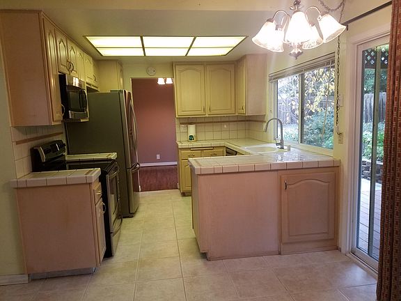 3rd image of 2650 Bloomfield Ct