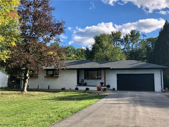 5650 Breezewood Dr SE, Brookfield, OH 44403