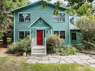 5-7 Hedgerow Ln, Amherst, MA 01002