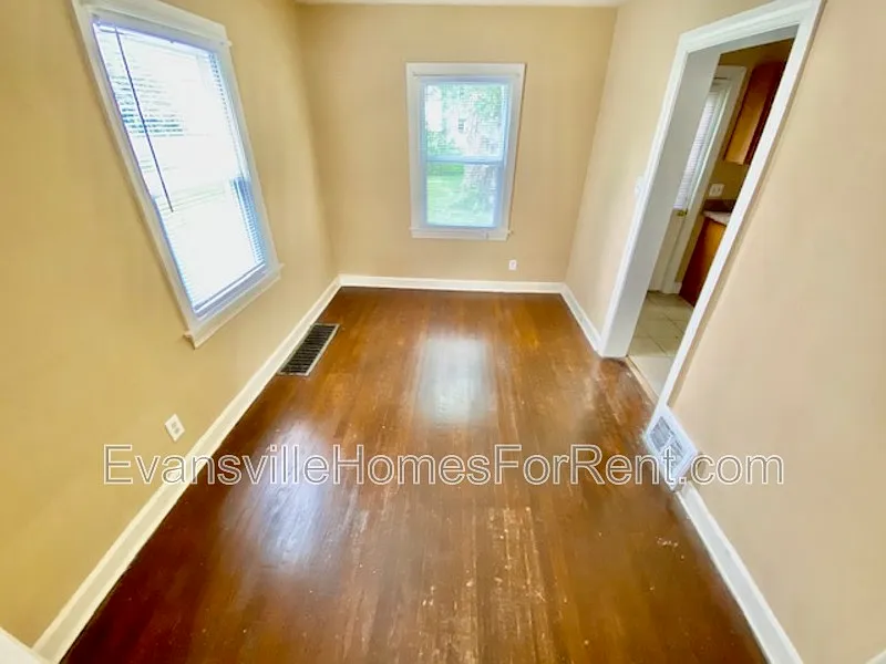 2 bed, 1.0 bath, $695 — Photo 3
