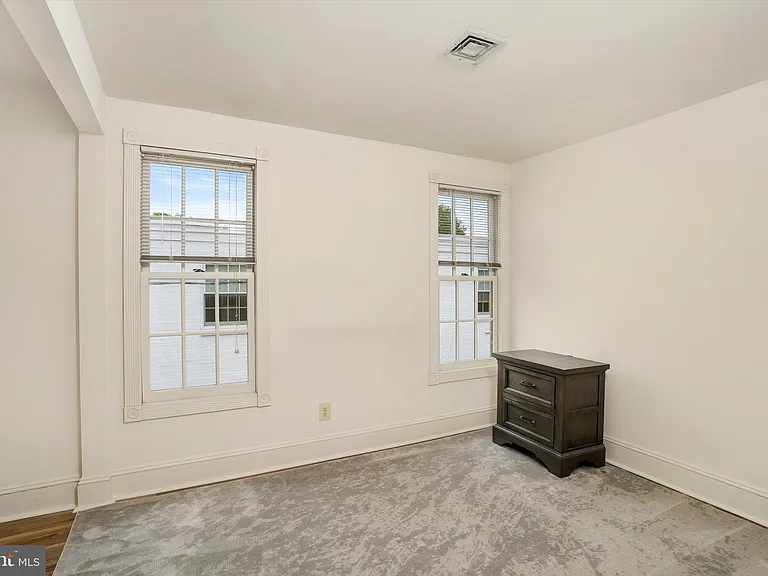 347 Nassau St #B — Photo 8
