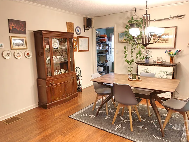 135 Brookstone Pl — Photo 2