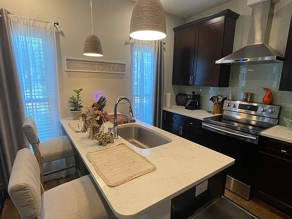 4th image of 176 Island Grove Dr