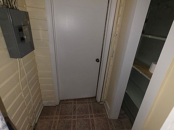 5th image of 717 Euclid St.
