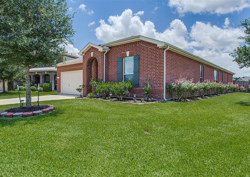 1st image of 16011 Durham Cove Ln